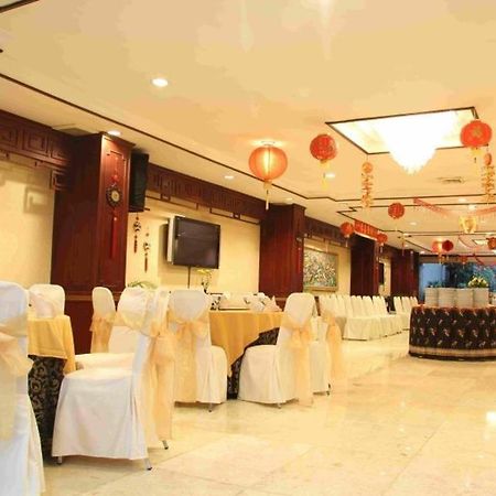 Regent'S Park Hotel Malang Exterior foto