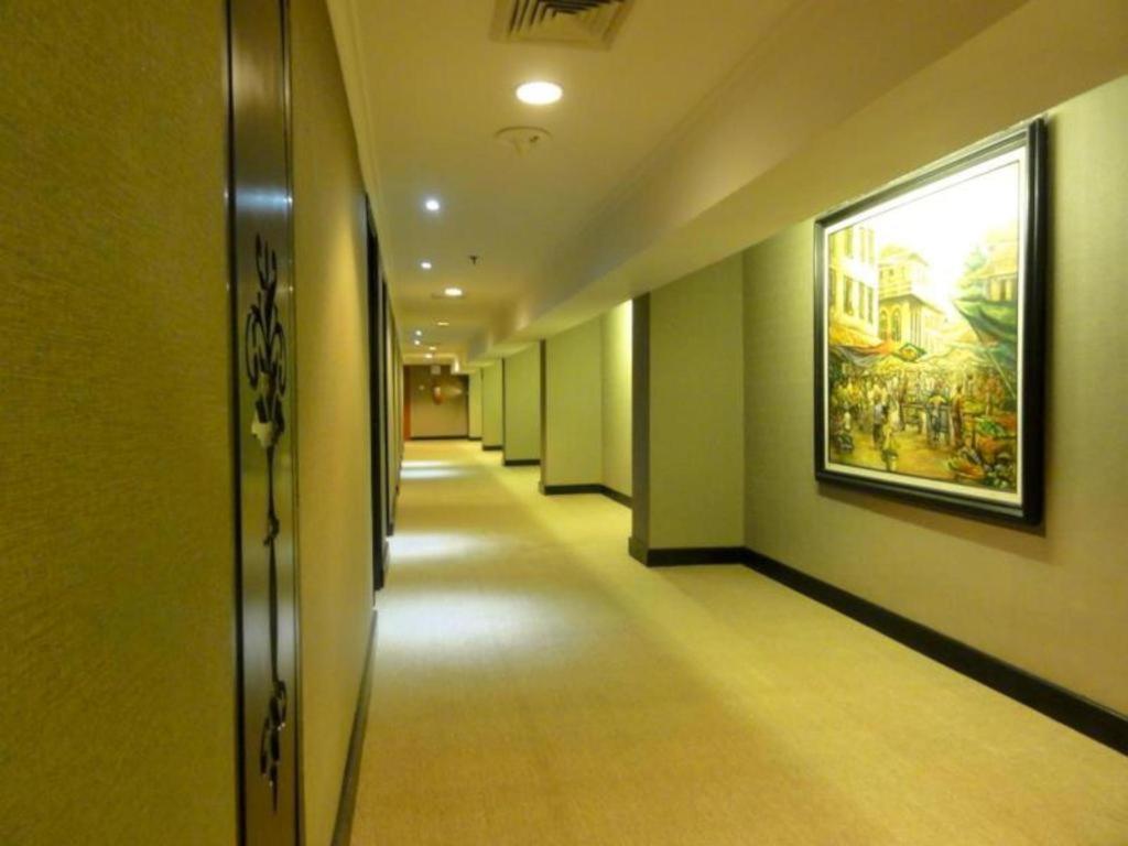 Regent'S Park Hotel Malang Exterior foto