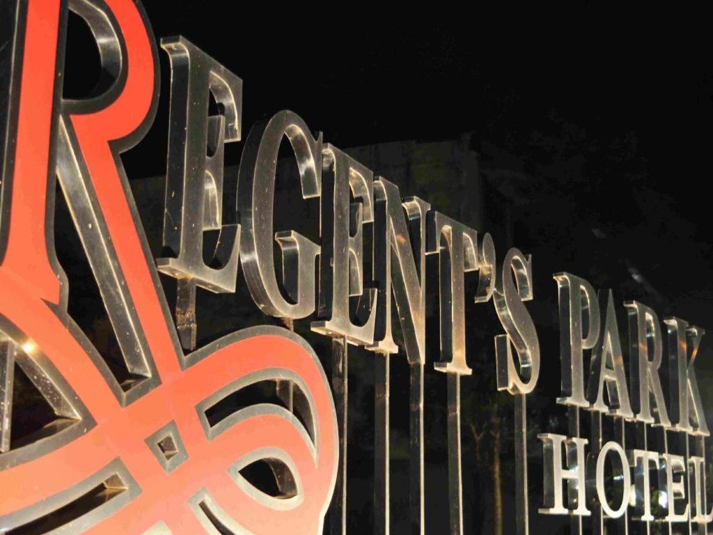 Regent'S Park Hotel Malang Exterior foto