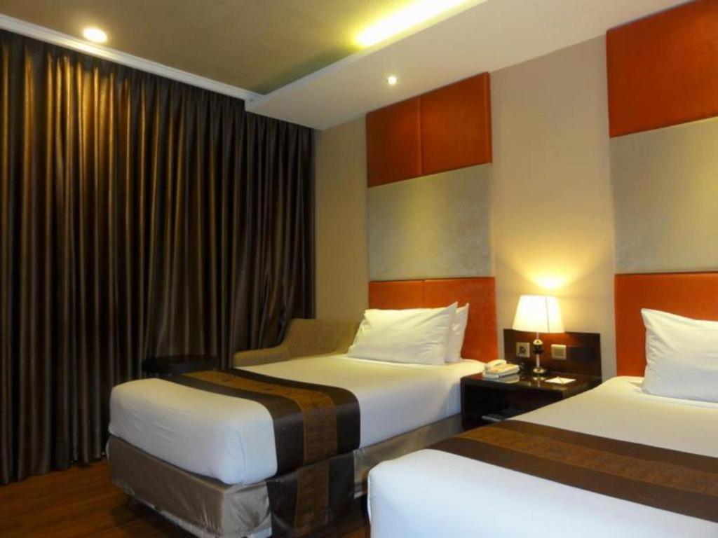 Regent'S Park Hotel Malang Exterior foto