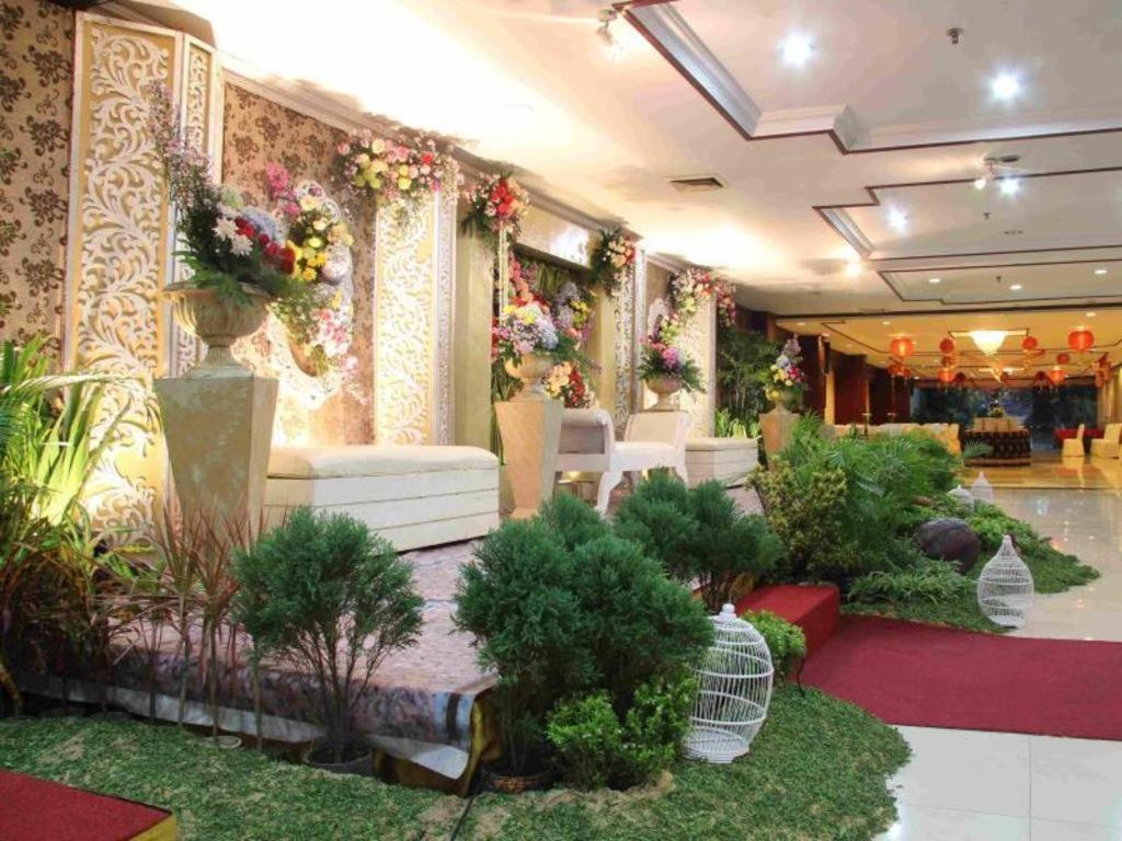Regent'S Park Hotel Malang Exterior foto