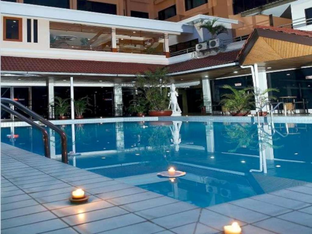 Regent'S Park Hotel Malang Exterior foto