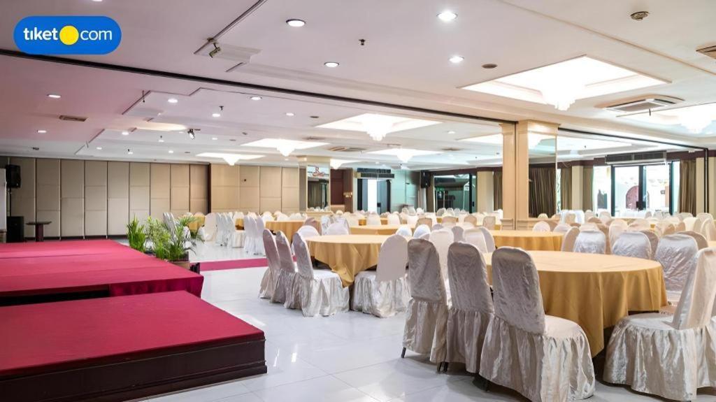 Regent'S Park Hotel Malang Exterior foto