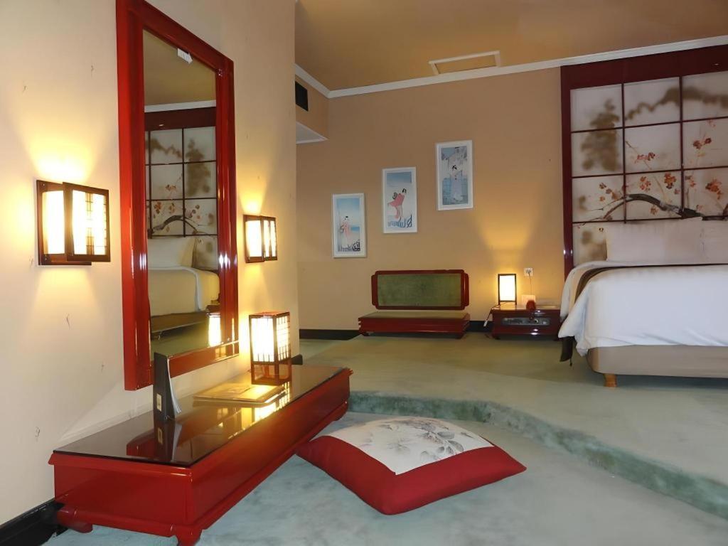 Regent'S Park Hotel Malang Exterior foto