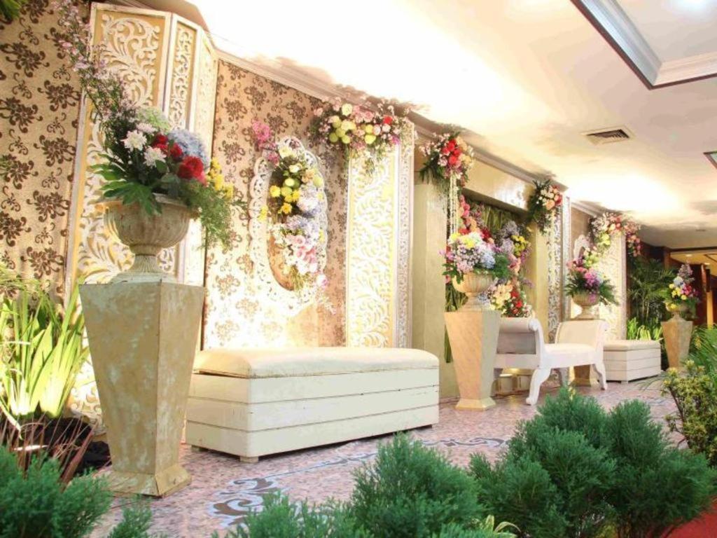 Regent'S Park Hotel Malang Exterior foto
