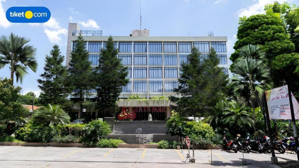 Regent'S Park Hotel Malang Exterior foto