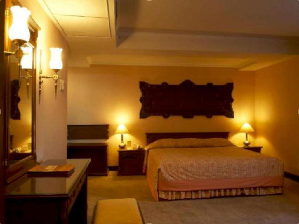 Regent'S Park Hotel Malang Exterior foto
