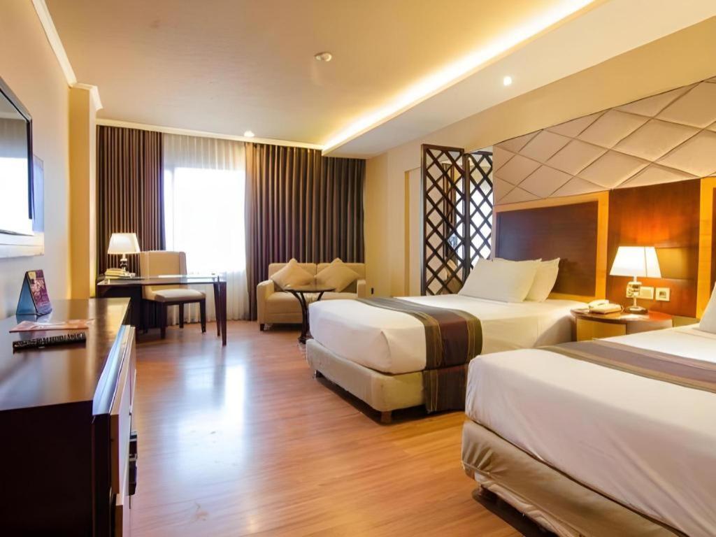 Regent'S Park Hotel Malang Exterior foto