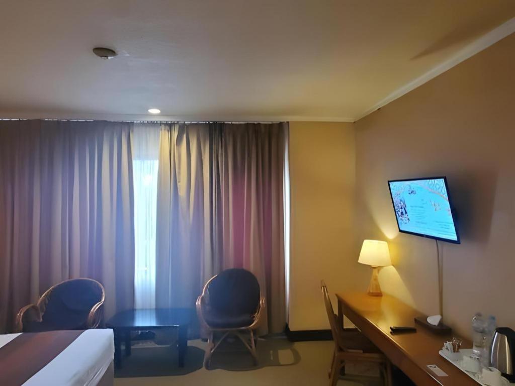 Regent'S Park Hotel Malang Exterior foto