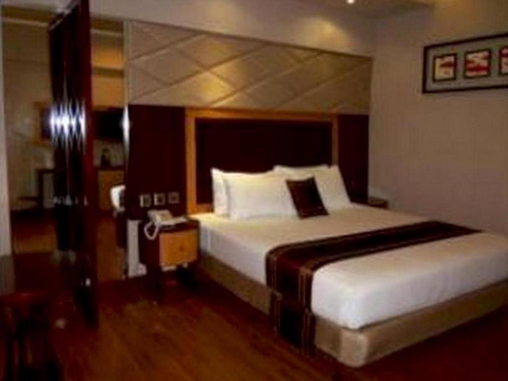 Regent'S Park Hotel Malang Exterior foto
