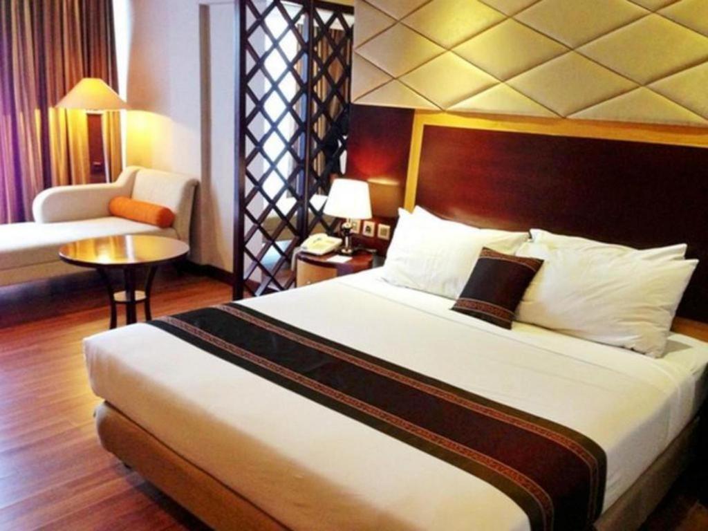 Regent'S Park Hotel Malang Exterior foto