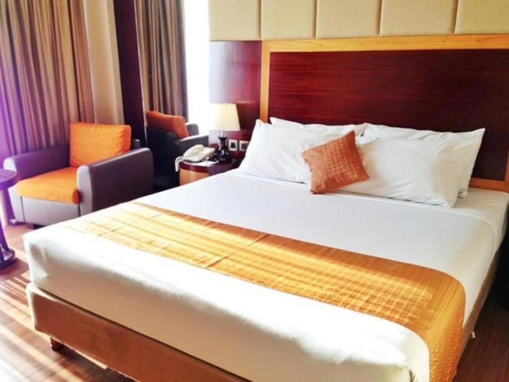 Regent'S Park Hotel Malang Exterior foto